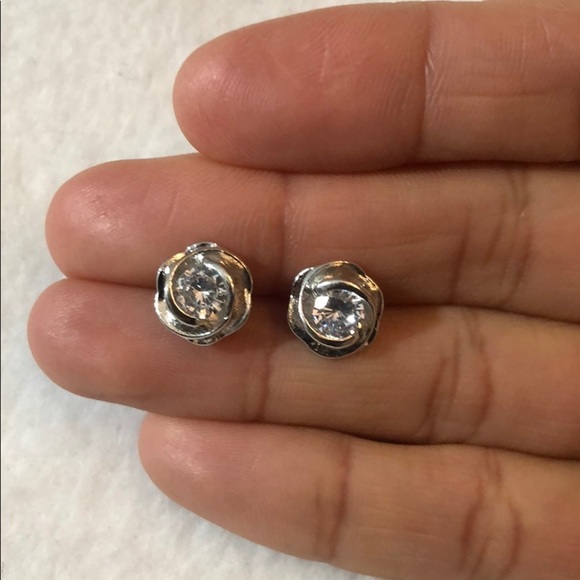 Flower Floral CZ Silver Stud Earrings Women Small Modern Minimalist Work Casual - Picture 1 of 6